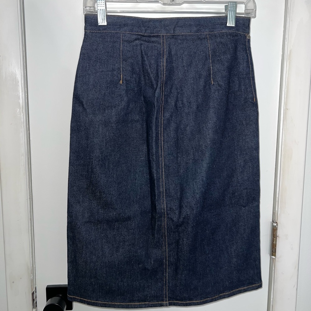 Knee length 2000’s denim skirt - Picture 2 of 4